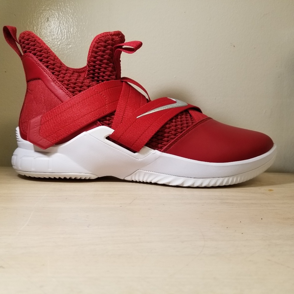 Nike Men’s Lebron Soldier 13 Leather Basketball Sh